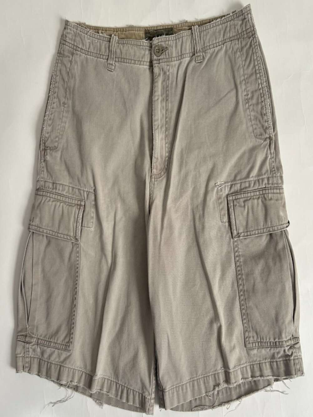 Old Navy Mens size 34 Y2K Vintage Heavy Cotton Cargo Shorts beige distressed